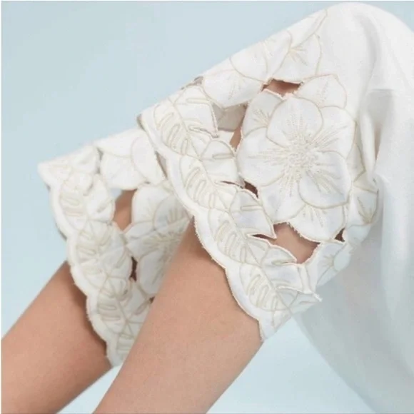 NWT Anthropologie Pilcro Embroidered Cut Out Hem Cropped Jeans SZ 26 Z372-20 - Picture 2 of 6